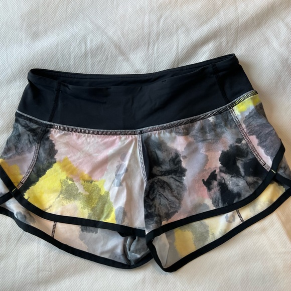 Lululemon Athletica Speed Short size 2 Citron Tinted Canvas - Picture 1 of 5